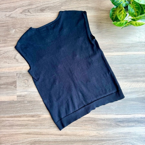 CeCe Black Sleeveless Knit Top with White Bow Embroidery – Size XS - Picture 8 of 9